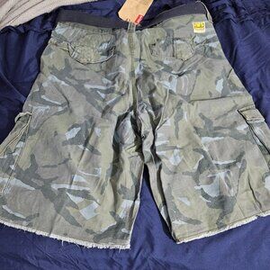 Levi's Shorts Men 33 Waist Green Camouflage Cargo Casual Real Tree Outdoors NWTT